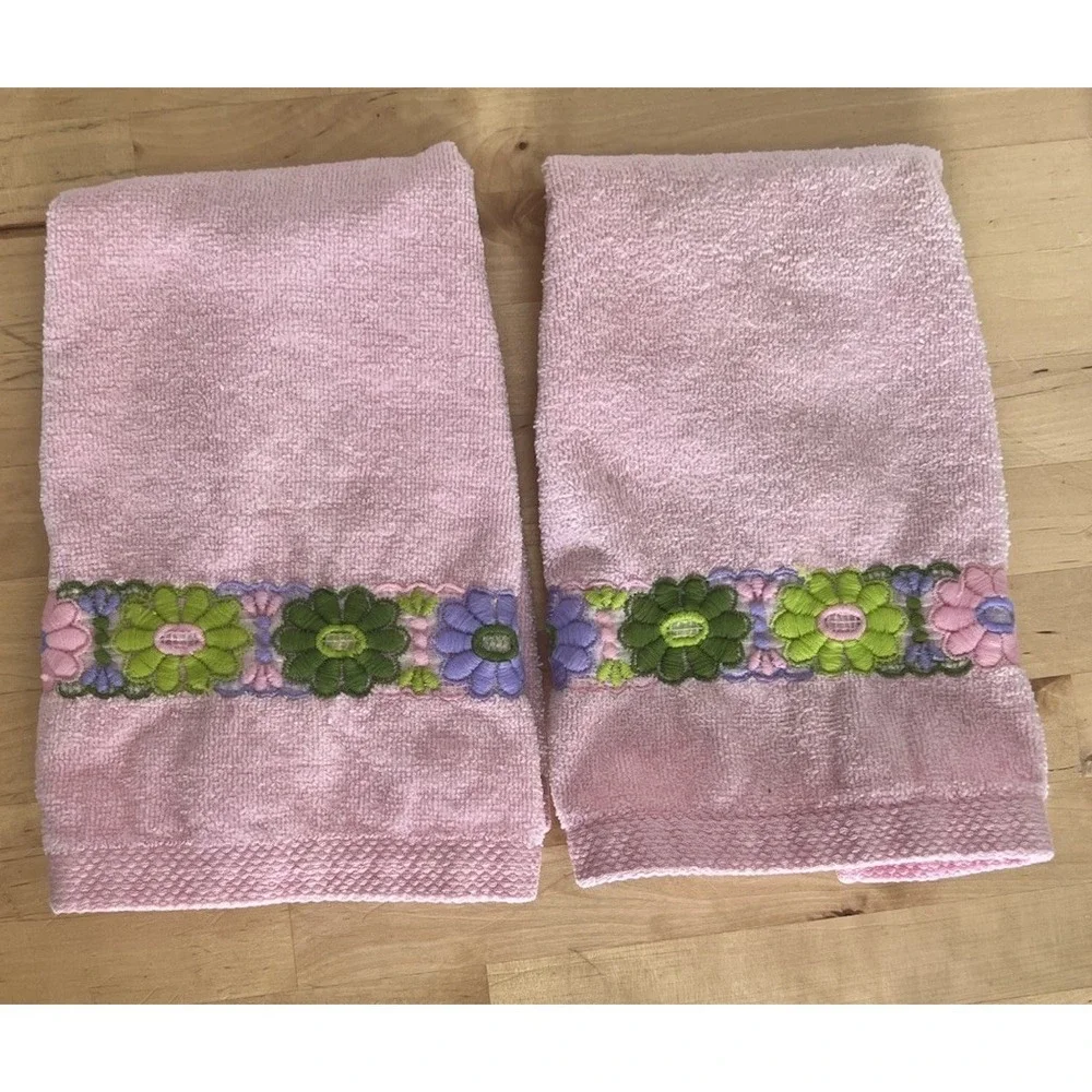 Vtg‎ Springmaid Small Pink Hand Finger Towels w/ Embroidered Retro Flowers Set 2